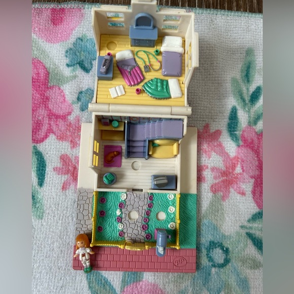 Vintage Polly Pocket cozy cabin sleep over 1993 - Picture 2 of 4